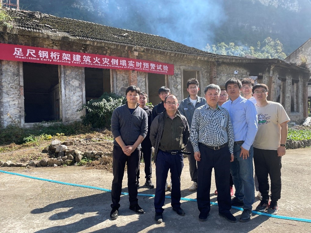 参与试验师生合影2